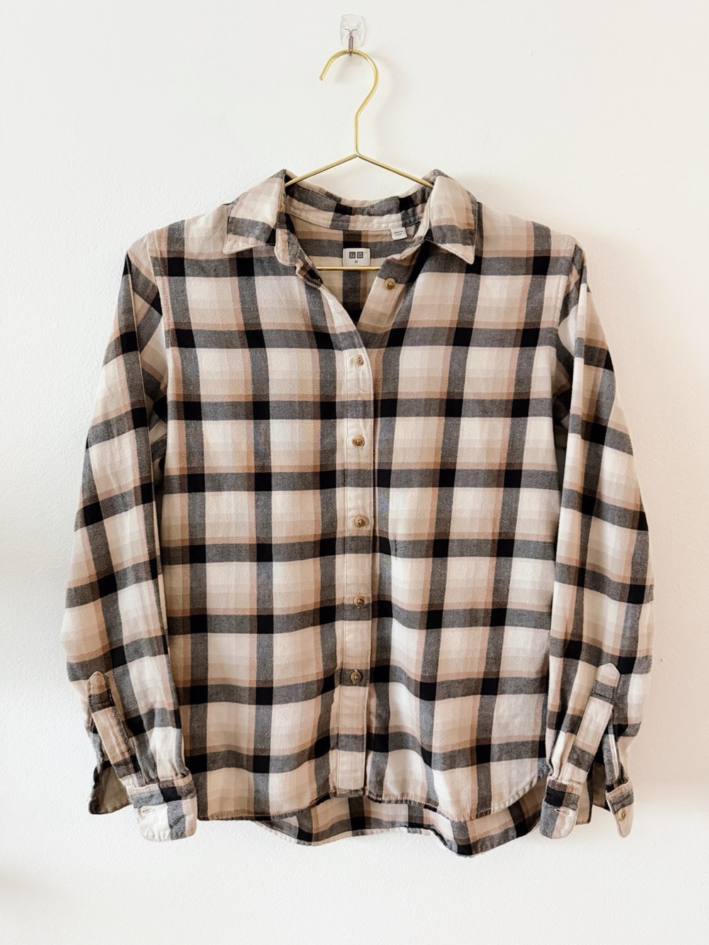 Uniqlo Beige and Black Plaid Casual Button-Down Shirt